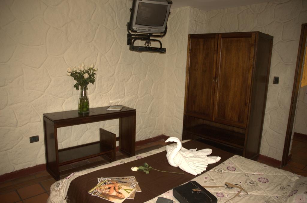 Hotel Quito Antiguo Ruang foto