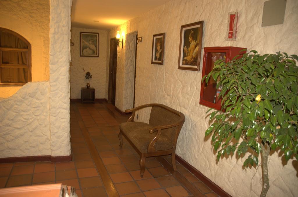 Hotel Quito Antiguo Bagian luar foto